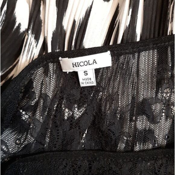 Nicola black/white crinkle lace blouse - Picture 4 of 6